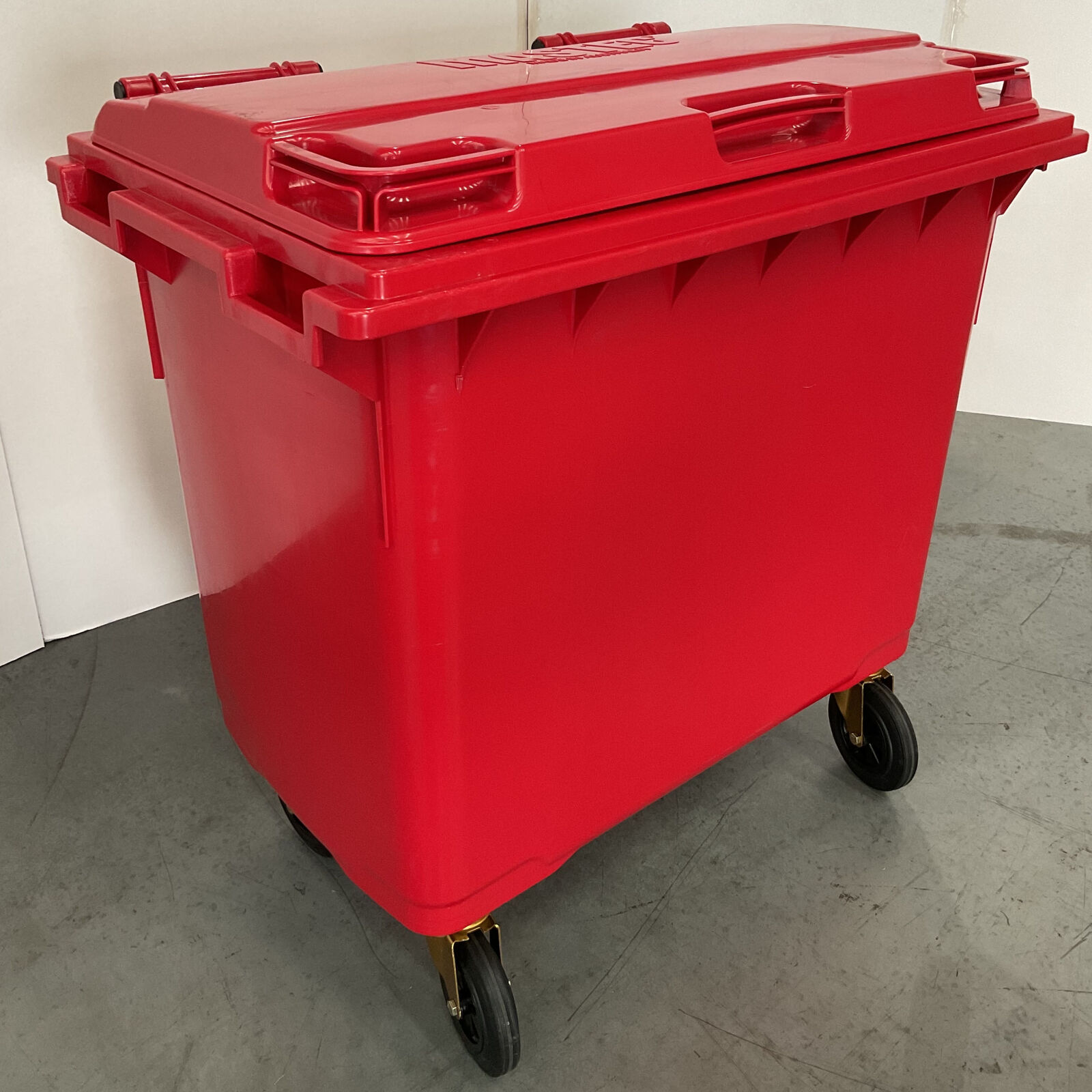 Large Plastic Wheelie Bin - Flat Lid 660L (Red) - Image 2