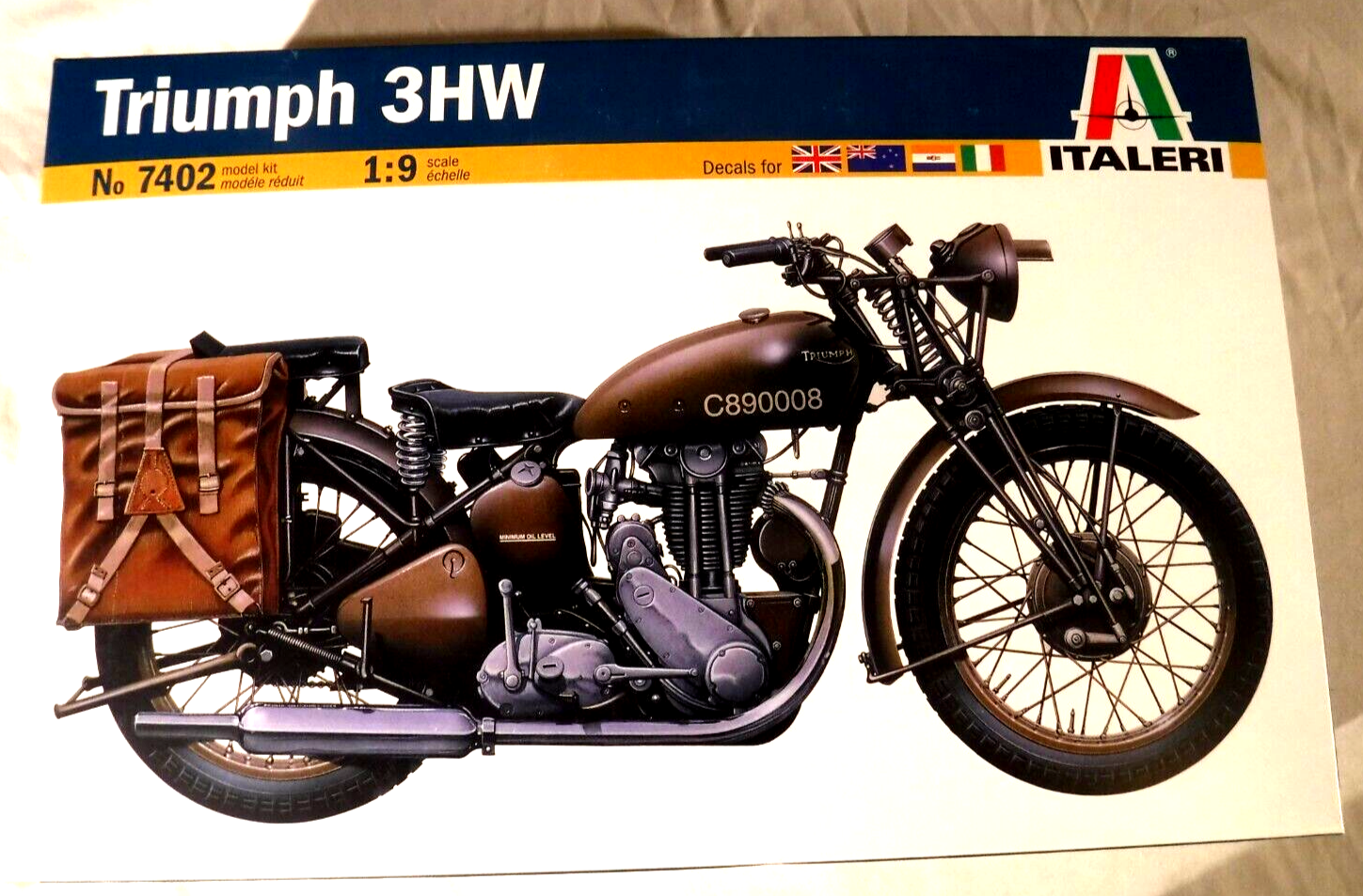 1/9 Italeri British WWII Triumph 3HW Motorcycle w/ Equipment # 7402