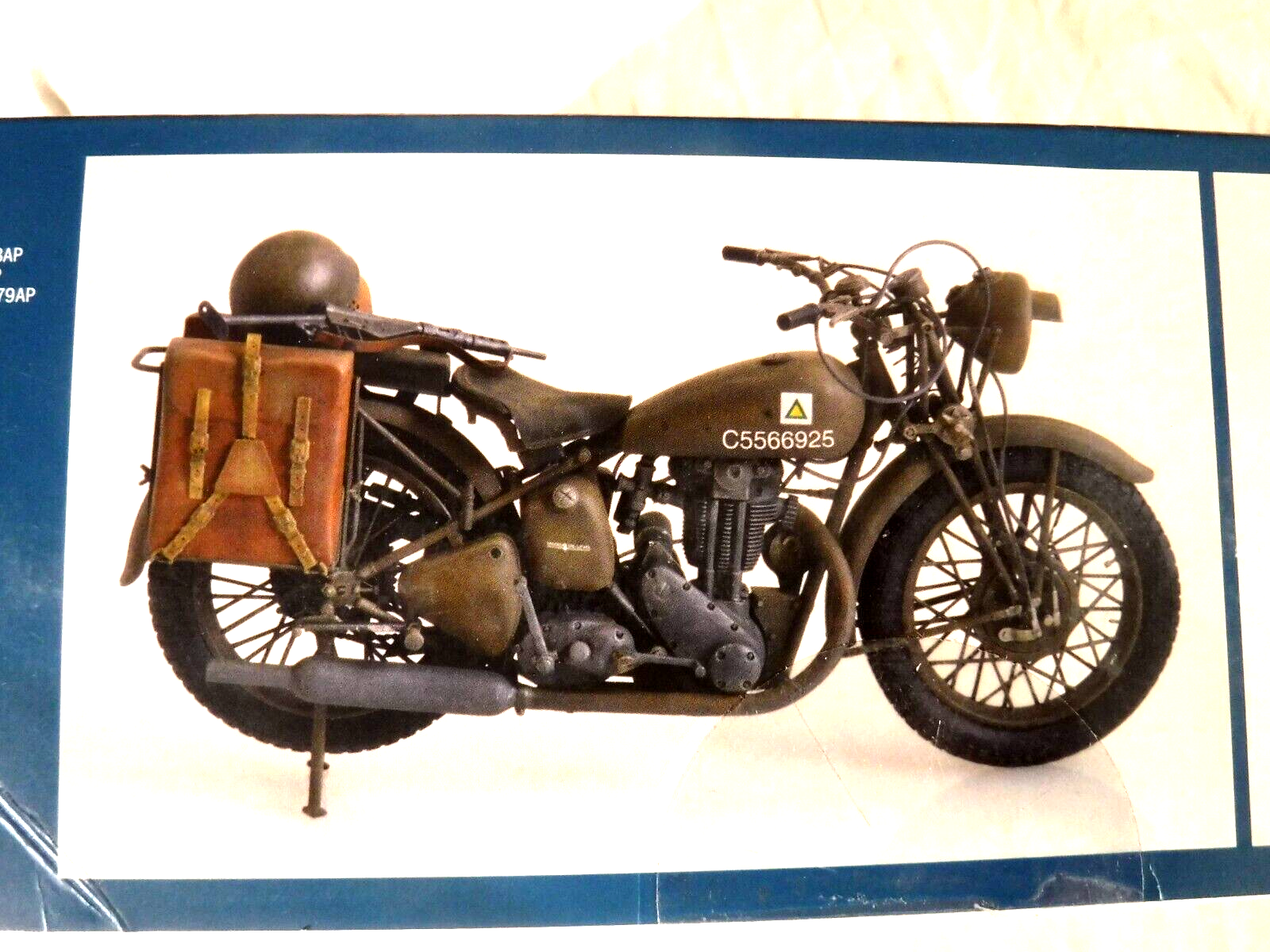 1/9 Italeri British WWII Triumph 3HW Motorcycle w/ Equipment # 7402 - Image 2