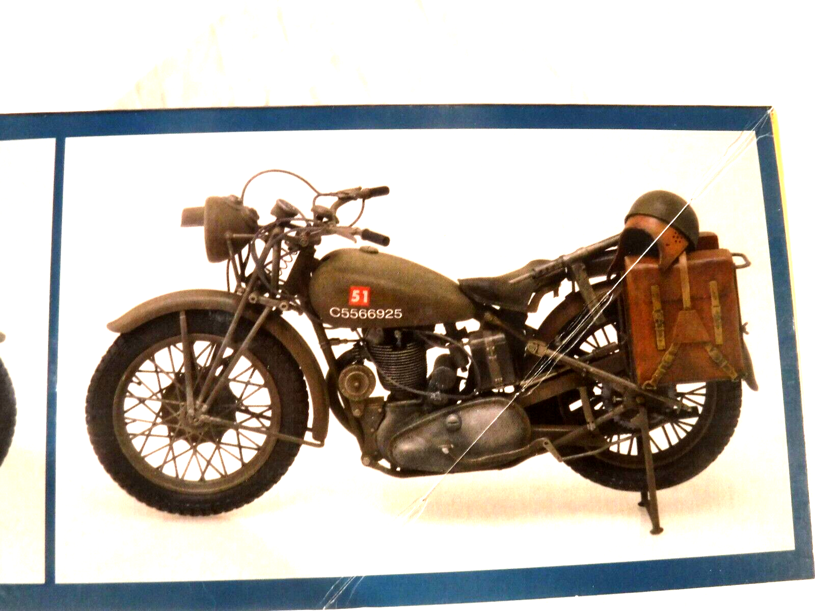 1/9 Italeri British WWII Triumph 3HW Motorcycle w/ Equipment # 7402 - Image 3