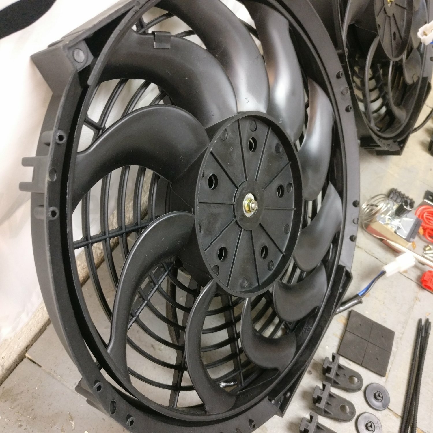 Universal 16" Dual Adj Temp 3000CFM S-Blade Radiator Cooling Fan Kit streetrod - Image 4