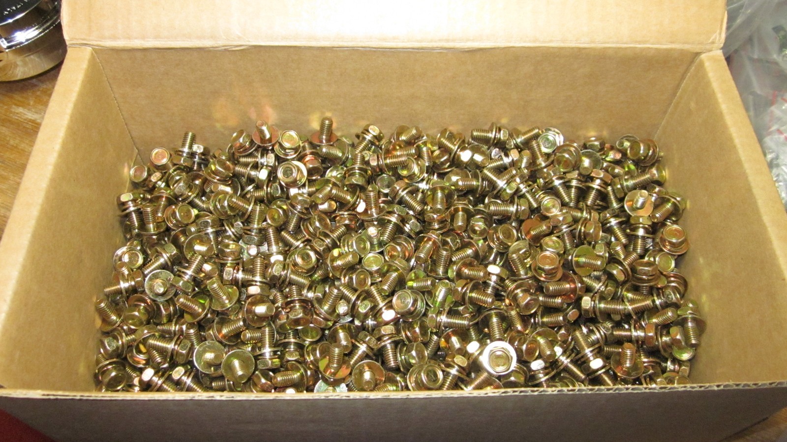 1000 x METRIC M6 x 10mm BOLT With WASHER AND SPLIT WASHER STEEL AUTOMOTIVE - Image 2