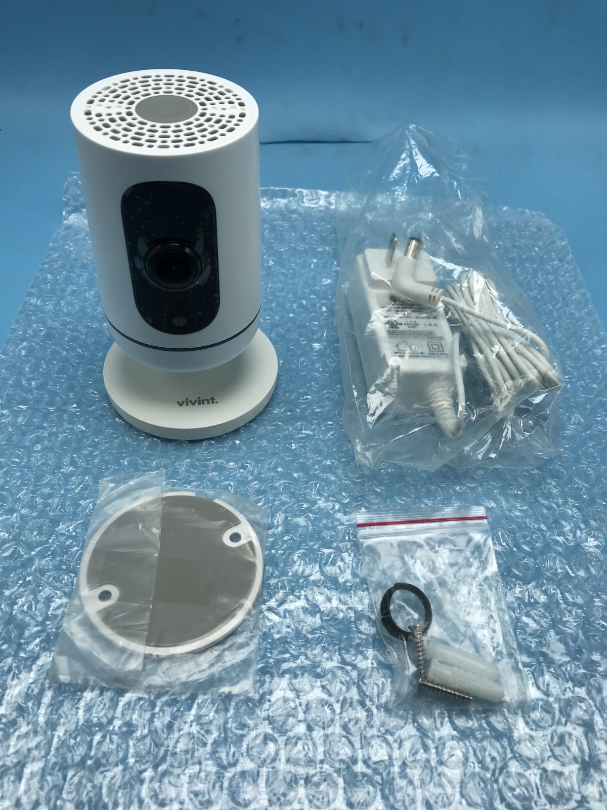 Vivint Indoor Ping Security Camera V-CAM1 Wireless Bluetooth With Power Adapter
