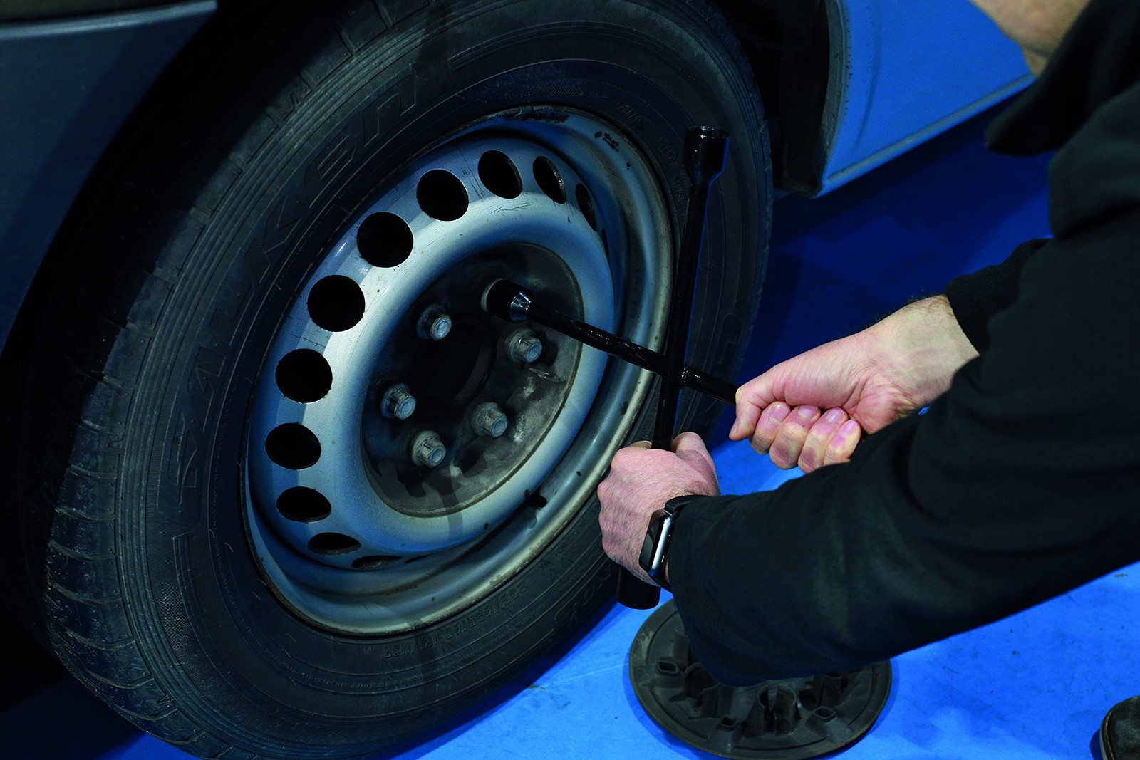 0233 Wheel Brace - 4 Way, Black - Image 2