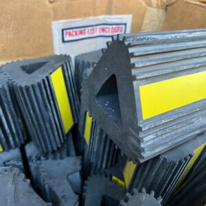 Heavy Duty Wheel Chocks,Rubber Wheel Block Non-Slip Base Yellow Reflective Tape