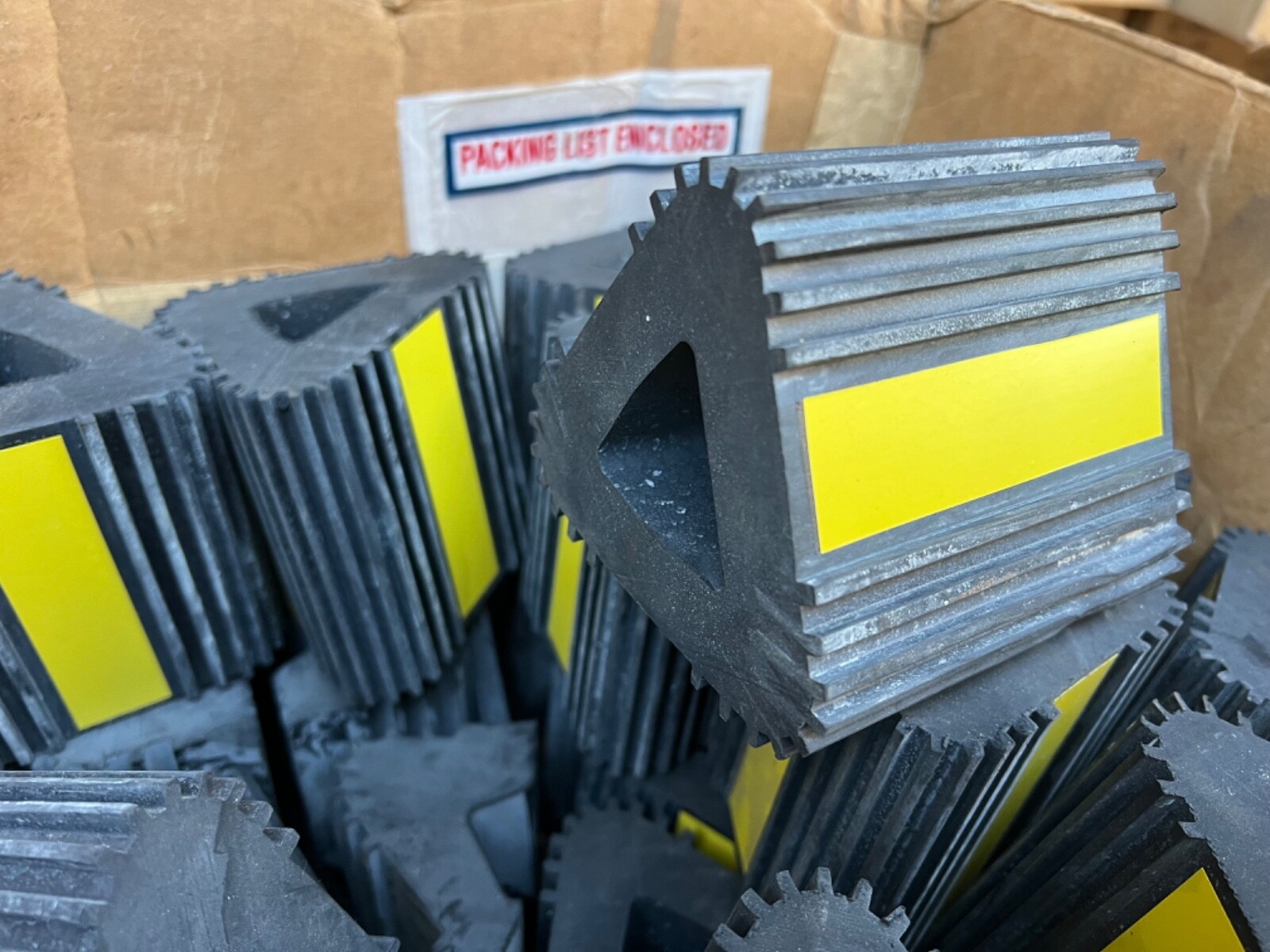 Heavy Duty Wheel Chocks,Rubber Wheel Block Non-Slip Base Yellow Reflective Tape