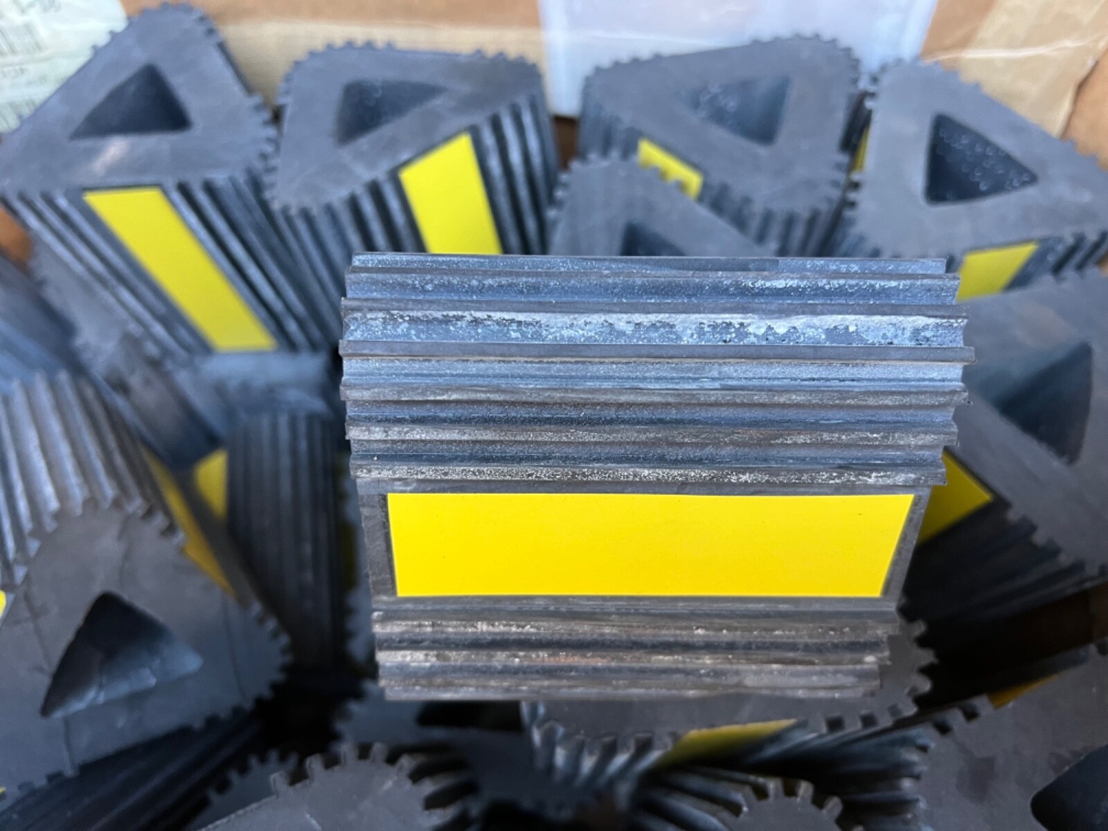 Heavy Duty Wheel Chocks,Rubber Wheel Block Non-Slip Base Yellow Reflective Tape - Image 3