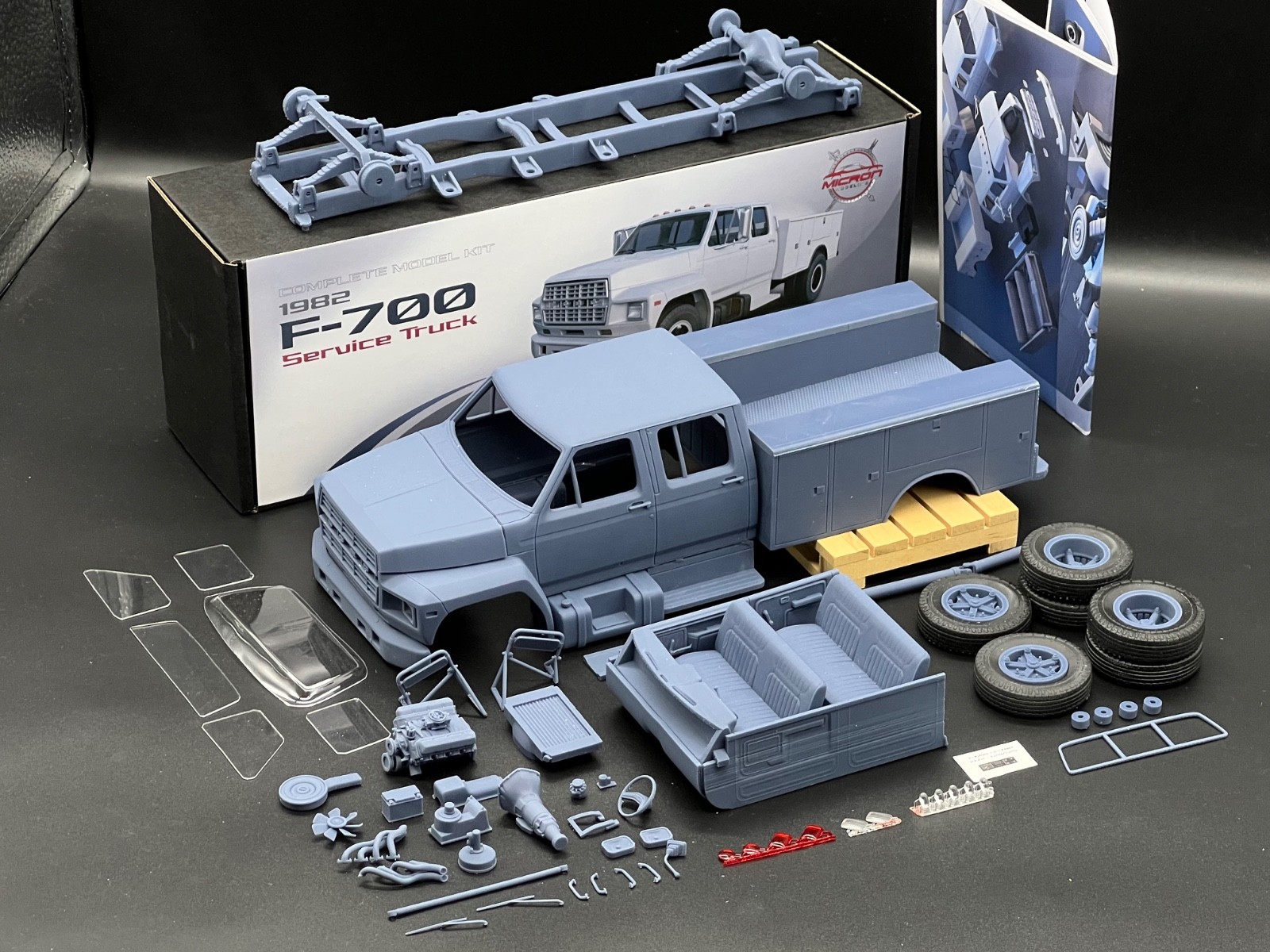 1/25 1982 Ford F-700 Utility Bed Service Truck Model Kit with Engine & Clears - Image 3