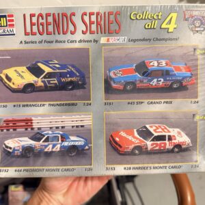 Revell Monogram #43 STP Richard Petty model kit - Level 3 - 1/24 scale - 1:24