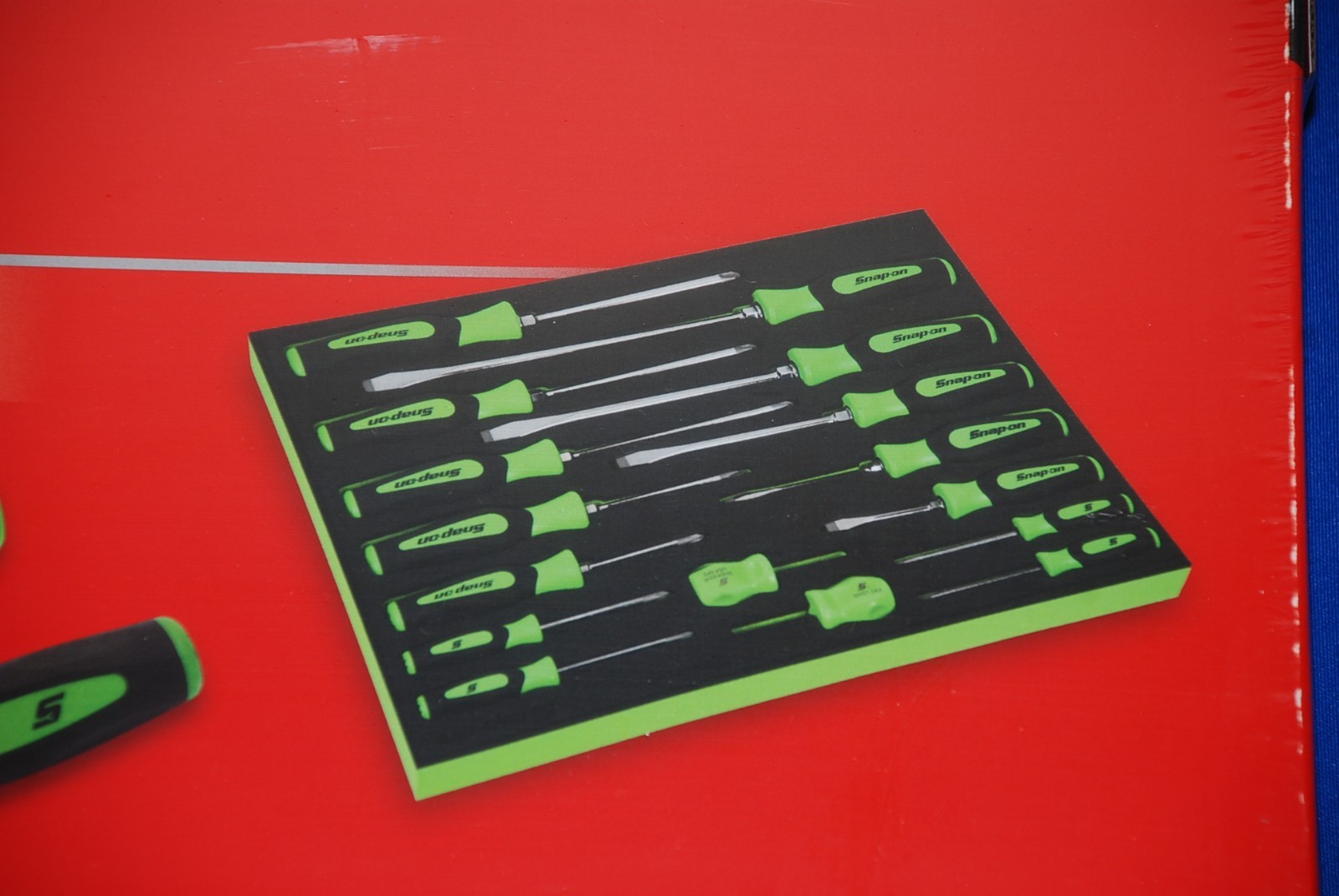 Snap-on NEW 16 Pc Green Soft Grip Combo Screwdriver Set with PRO-FI Foam Holder - Image 4
