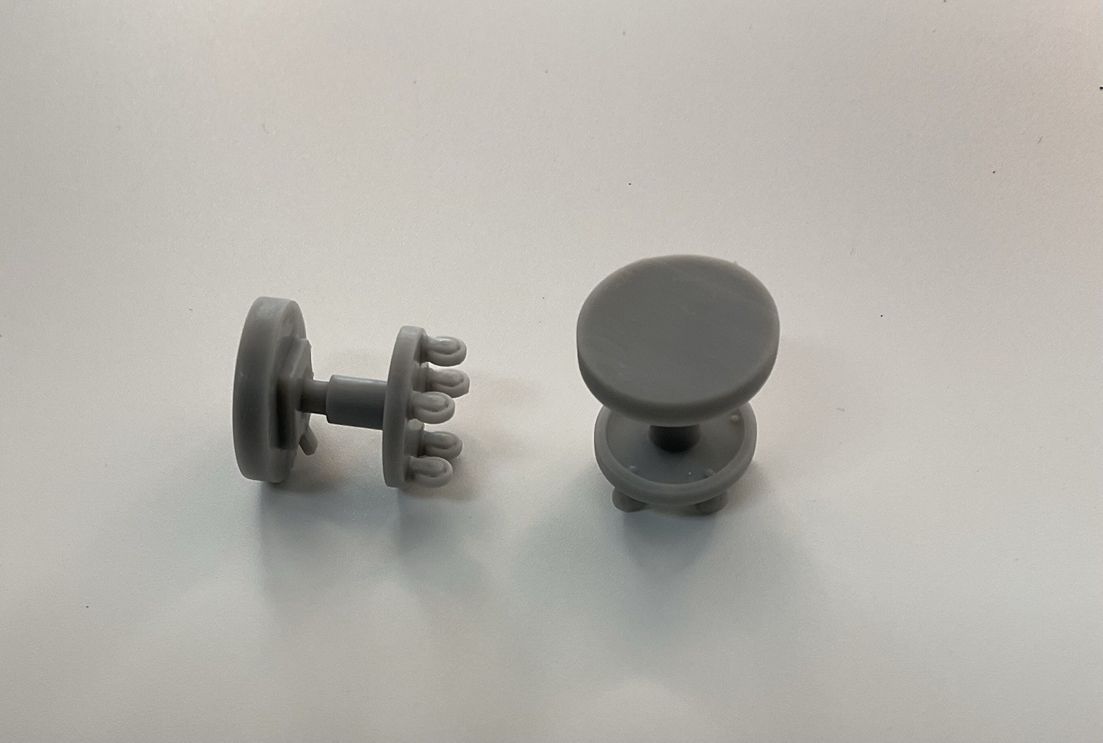 1/25 Scale Resin Mechanic Stools - 3D Printed Rolling Seats for Dioramas - Image 3