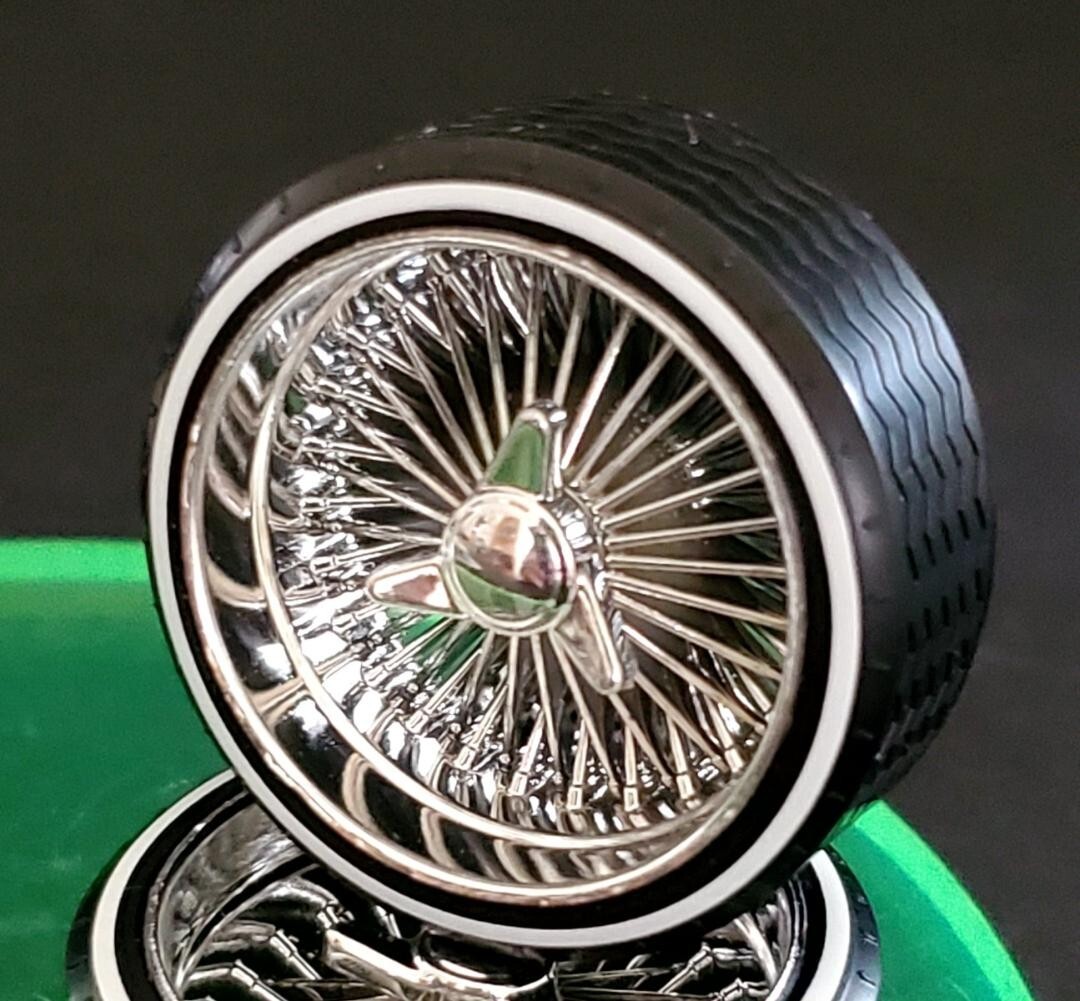 1/18 SUPER SPOKES Chrome LOWRIDER SMOOTH Style 3 Prong K/O Rim & LOW PRO WW Tire - Image 2