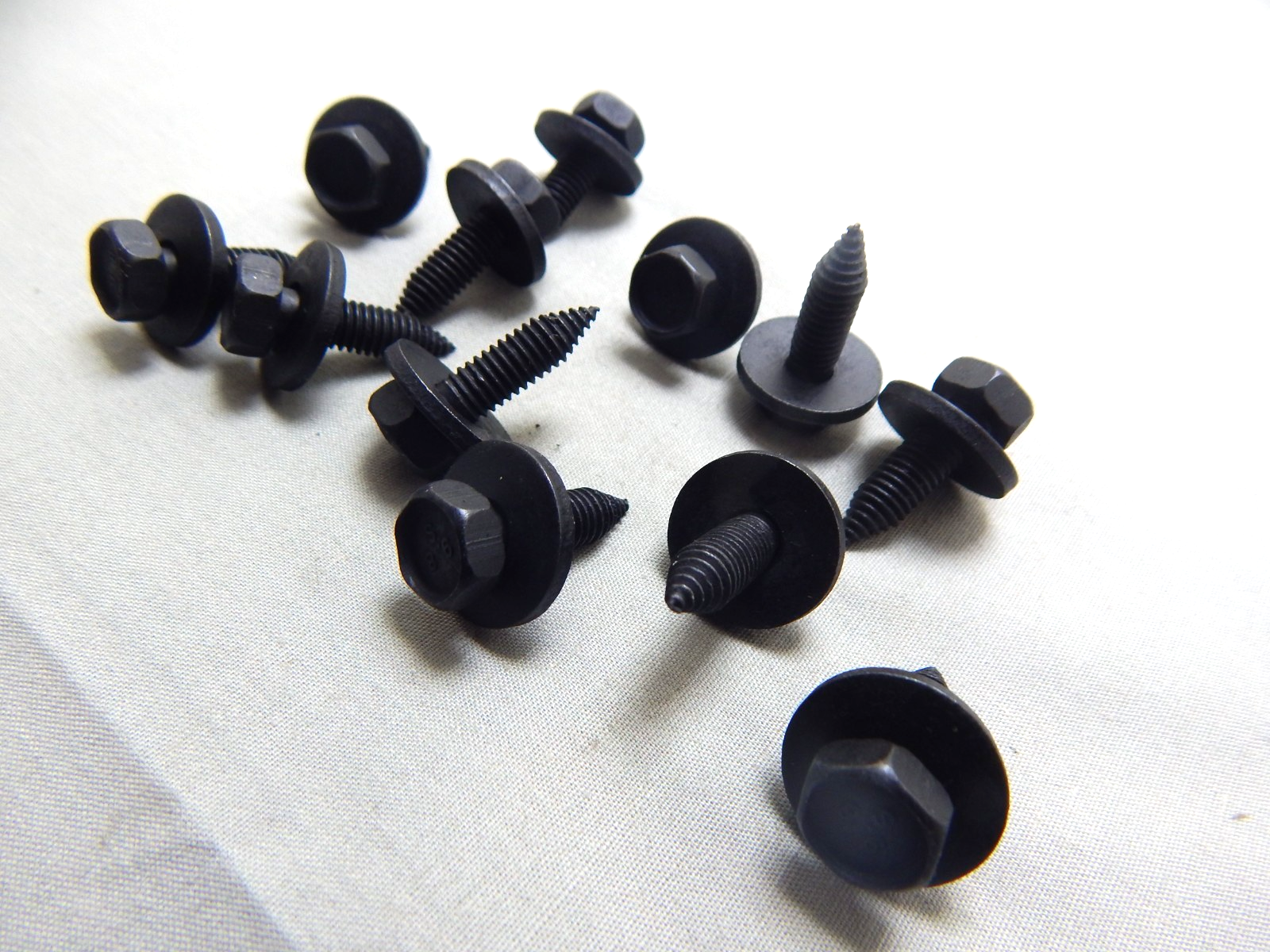 M 6 - 1.00 X 16 MM ( 5/8" ) HEX HEAD BODY BOLT WITH WASHERS - Image 4