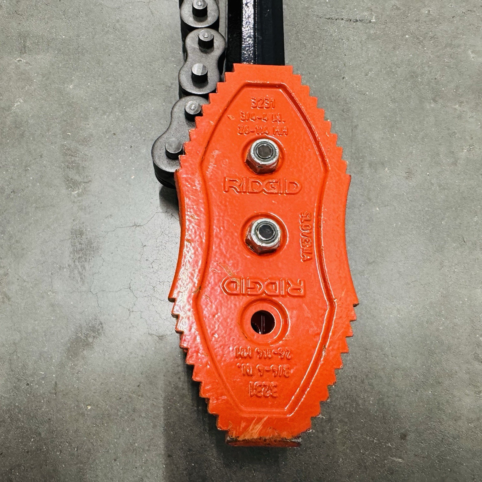 RIDGID 3231 DOUBLE-END REVERSIBLE CHAIN TONGS 3/4"-4" PIPE CAPACITY - Image 2