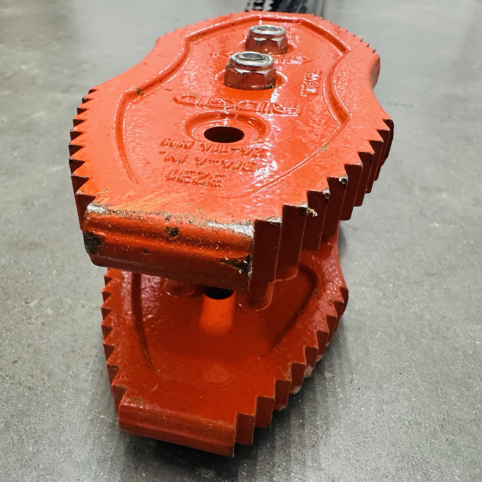 RIDGID 3231 DOUBLE-END REVERSIBLE CHAIN TONGS 3/4"-4" PIPE CAPACITY - Image 5