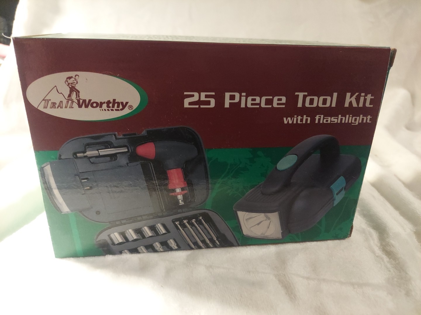 25 PIECE TOOL KIT W/FLASHLIGHT CAMPING OR AUTOMOTIVE NIB 4 AA Batteries not incl