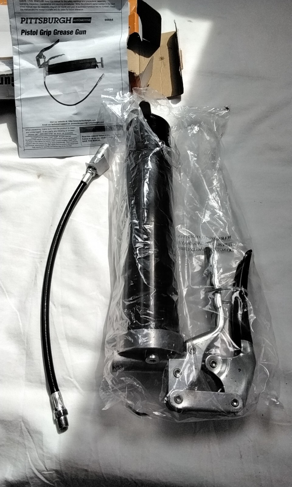 Pittsburgh Pistol Grip Grease Gun 6000 PSI work pressure 12" Flex hose Auto - Image 2