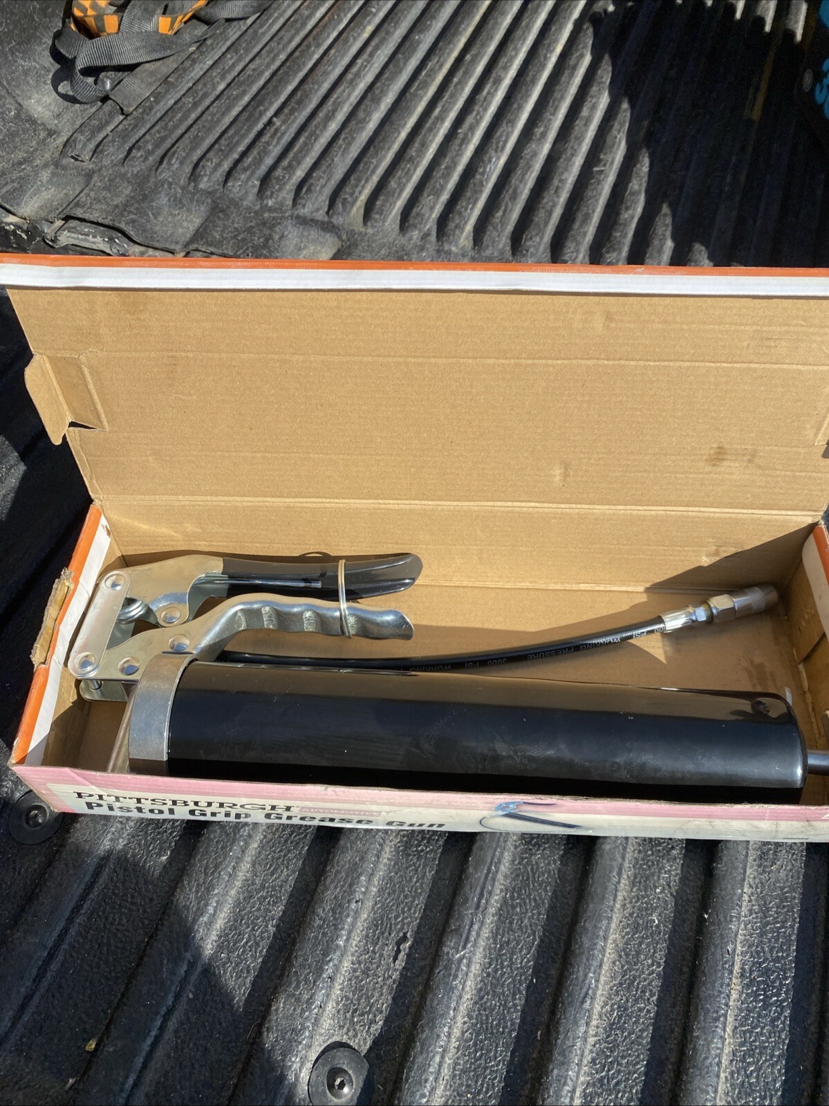 Pittsburgh Automotive Pistol Grip Grease Gun 6000 PSI work pressure 12" Flex hos
