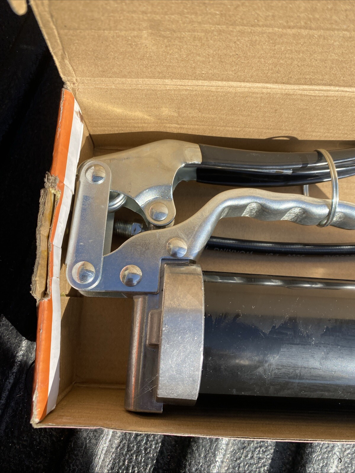 Pittsburgh Automotive Pistol Grip Grease Gun 6000 PSI work pressure 12" Flex hos - Image 2