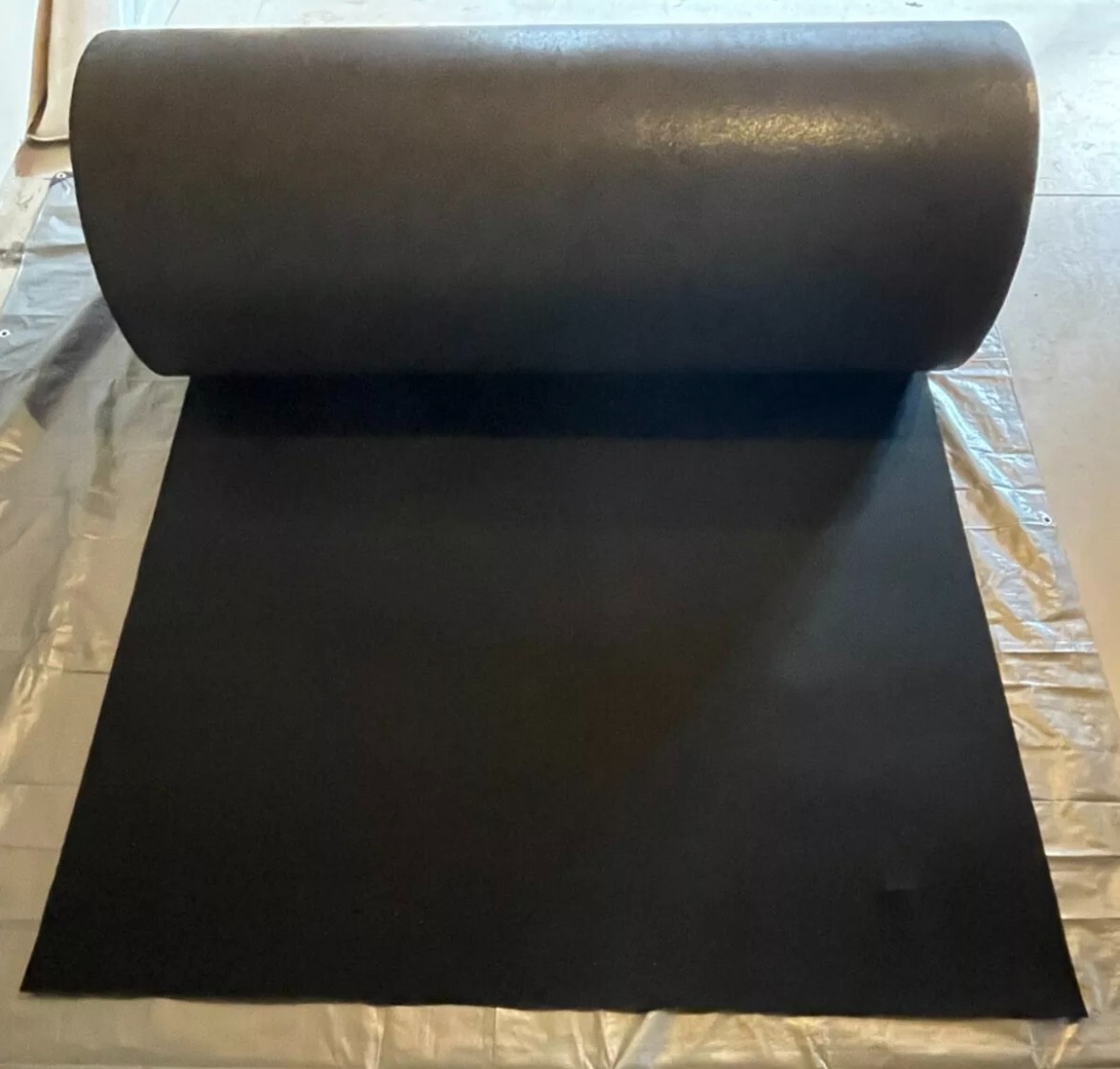 Alfombra automotriz premium con respaldo - negra - 5 yardas cuadradas (67” x 98")- - Image 2