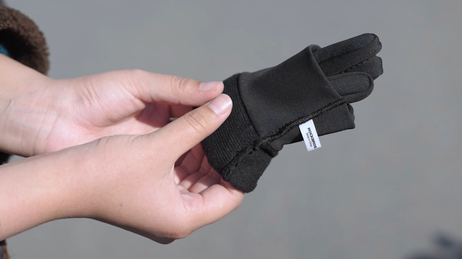 ROCKBROS Electric Heating Gloves Warm Fleece Inner Anti-Slip Touchscreen Gloves - Image 2