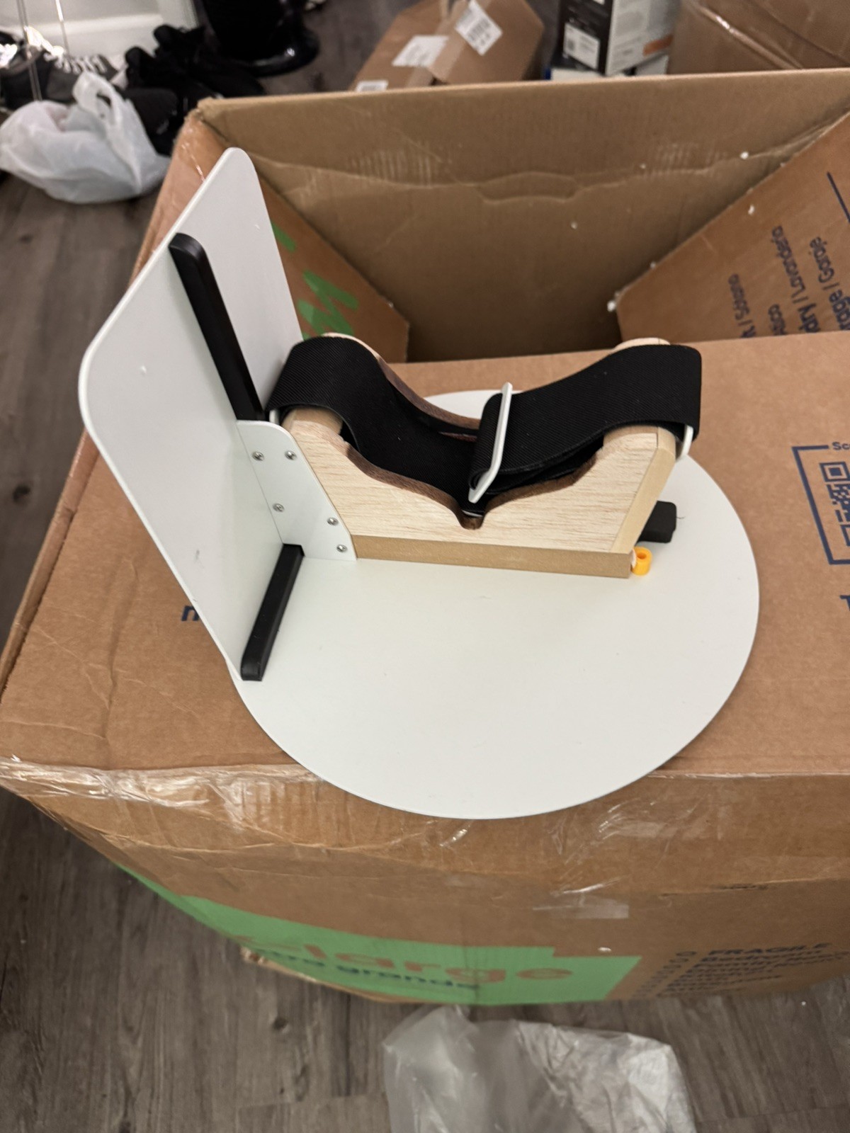 Wendy's White Pancake Welding Hood with Adjustable Strap - Modern Safety Gear - Image 4