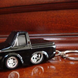 * NEW * 1981 81 TOYOTA MINI HILUX MUSCLE TRUCK KEYCHAIN AUTOMOTIVE KEY CHAIN