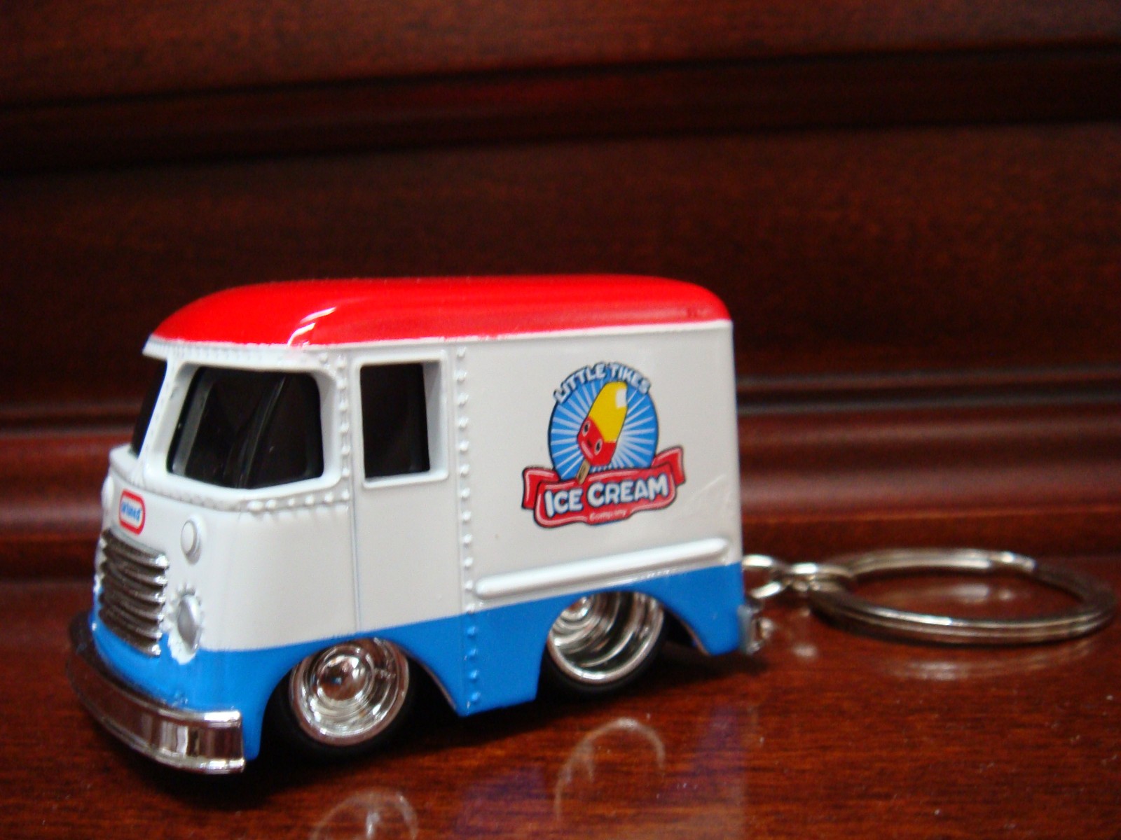 * NEW * 1954 54 GRUMAN ICE CREAM STEP VAN TRUCK KEYCHAIN AUTOMOTIVE KEY CHAIN