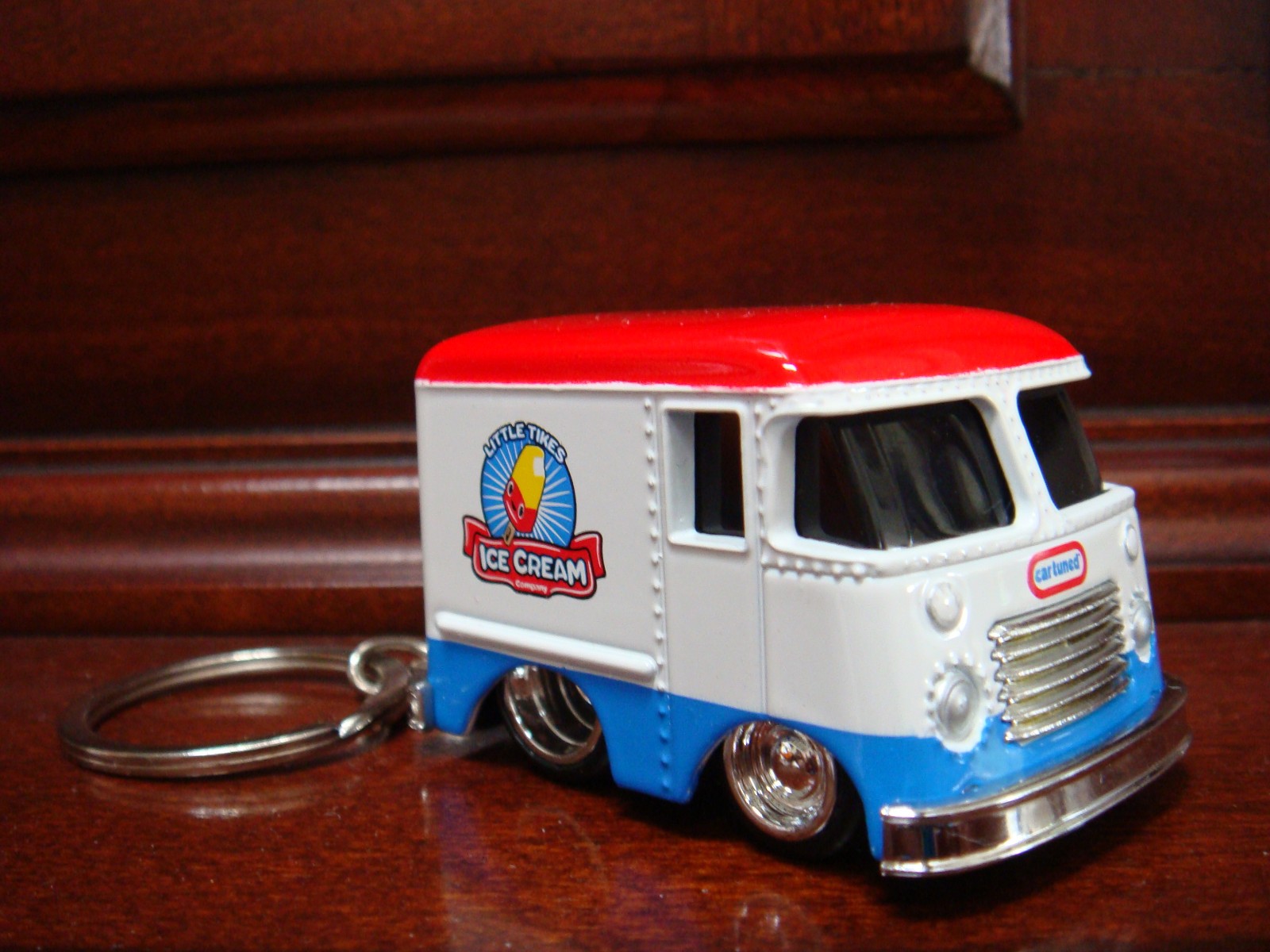 * NEW * 1954 54 GRUMAN ICE CREAM STEP VAN TRUCK KEYCHAIN AUTOMOTIVE KEY CHAIN - Image 2