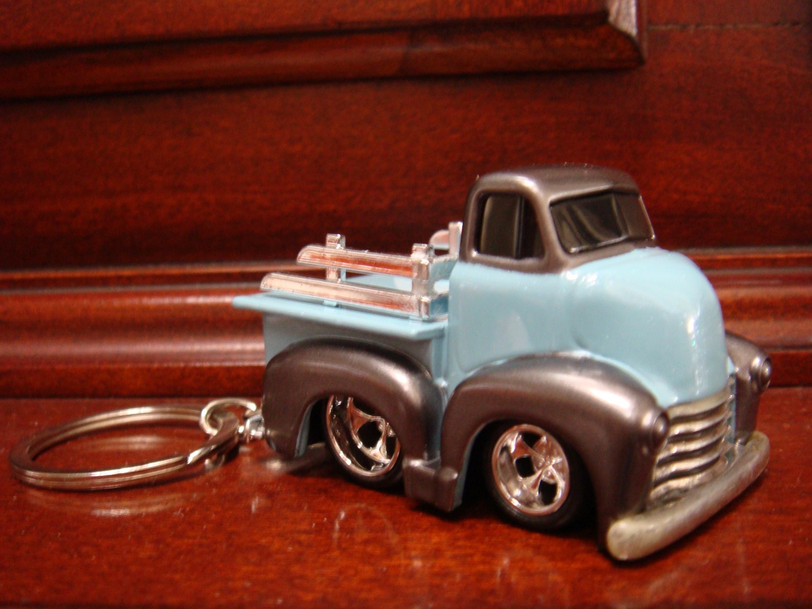 1950 50 GMC COE DELIVERY TRUCK KEYCHAIN AUTOMOTIVE KEY CHAIN - Image 2