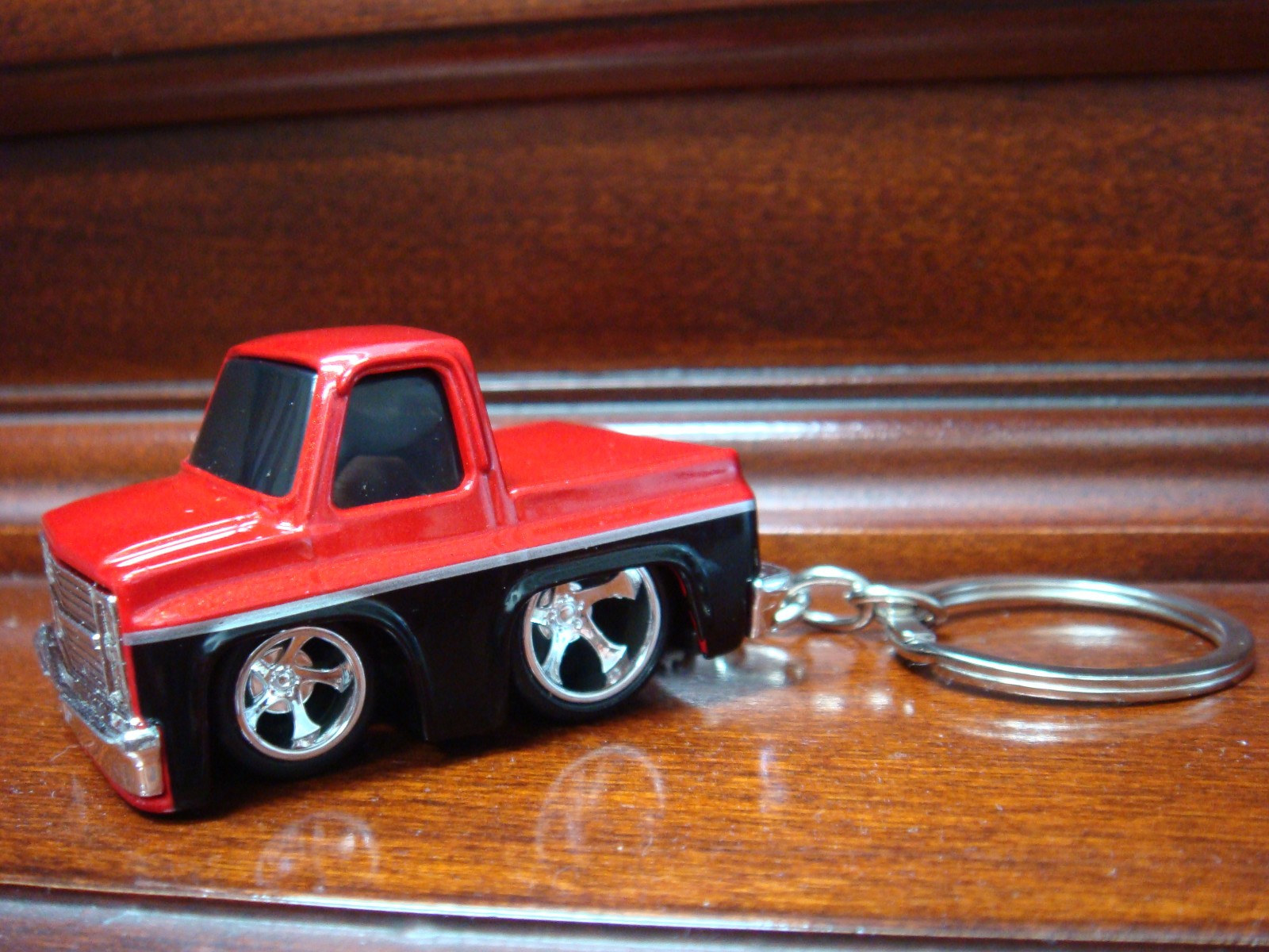 * NEW * 1987 87 CHEVROLET SILVERADO C10 TRUCK KEYCHAIN AUTOMOTIVE KEY CHAIN