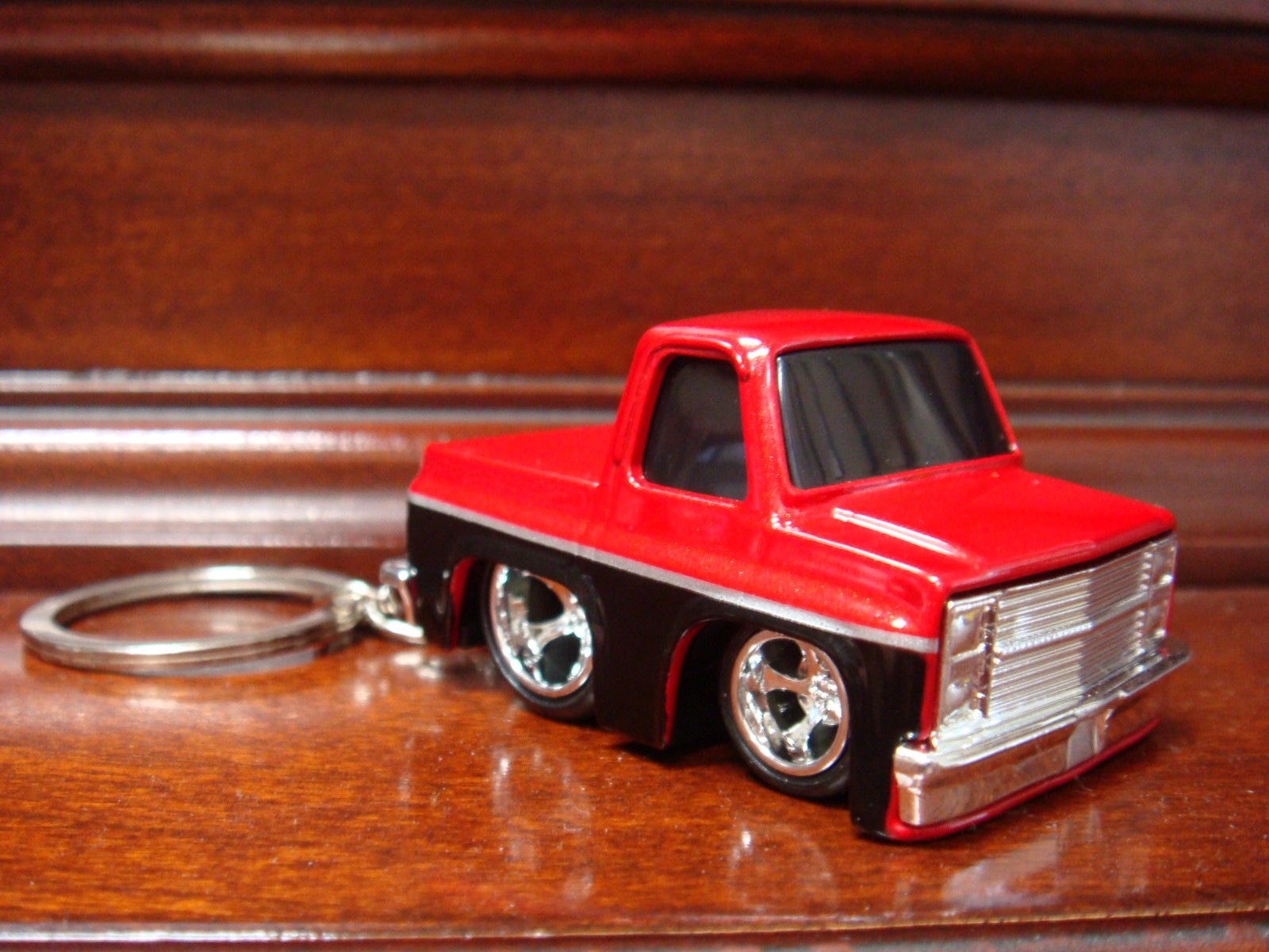 * NEW * 1987 87 CHEVROLET SILVERADO C10 TRUCK KEYCHAIN AUTOMOTIVE KEY CHAIN - Image 2