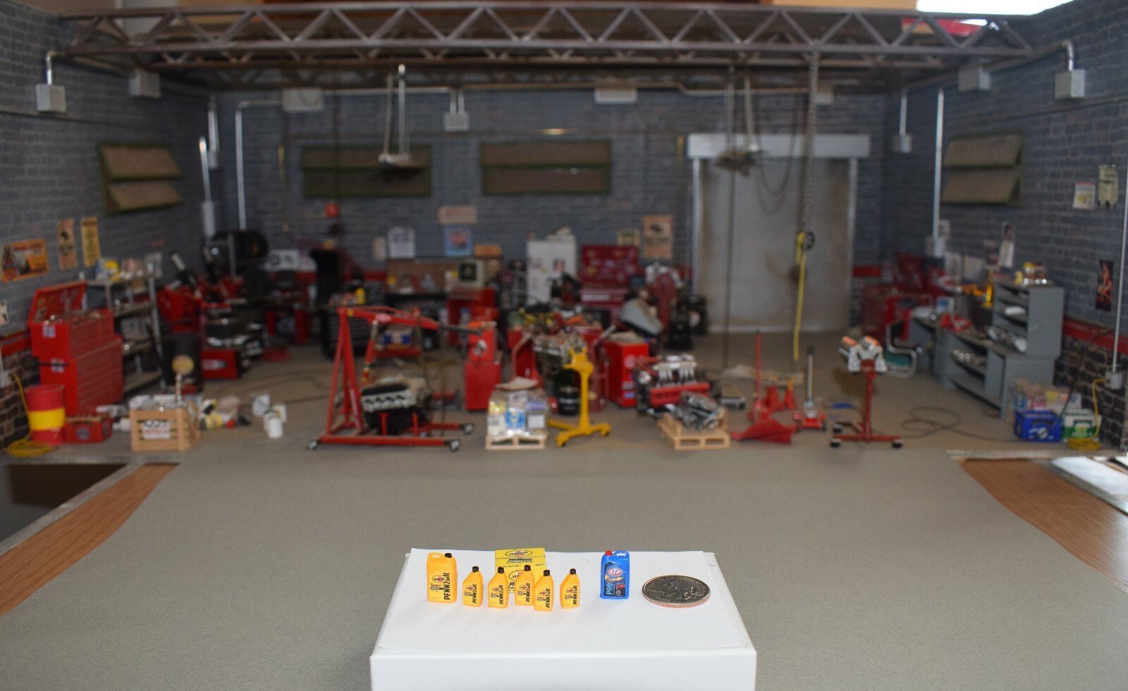 1/18 or 1/24 Pennzoil Oil Bottle product; Diorama Austin's Garage - Image 2