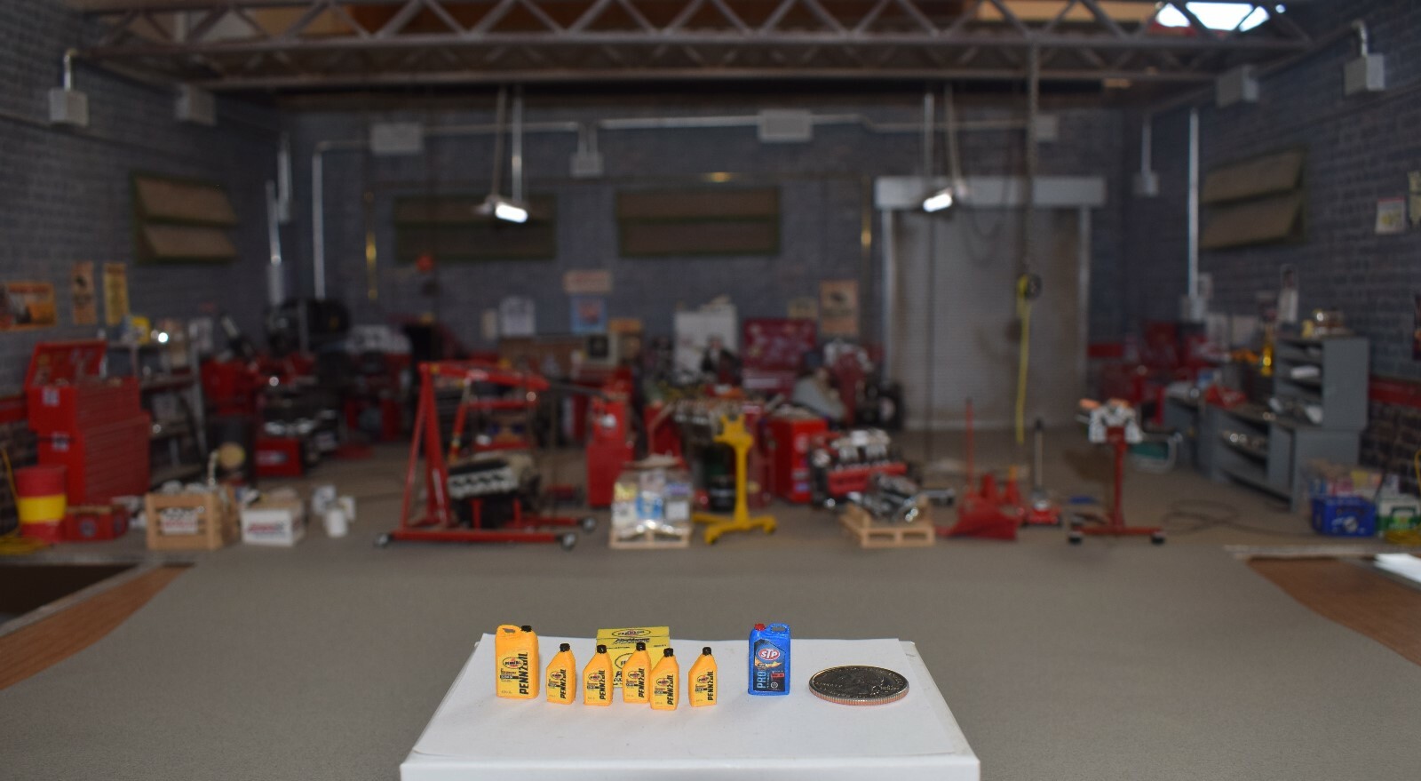 1/18 or 1/24 Pennzoil Oil Bottle product; Diorama Austin's Garage - Image 4