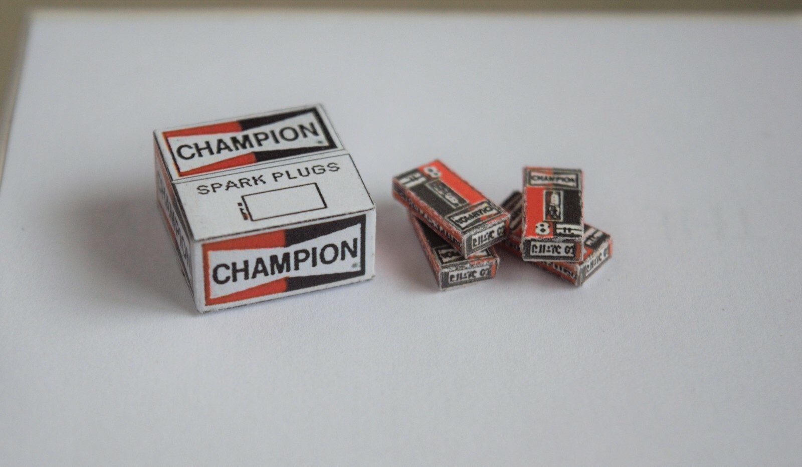 1/18 Champion Spark Plugs; 5 piece product Set for Diorama shop 5 items