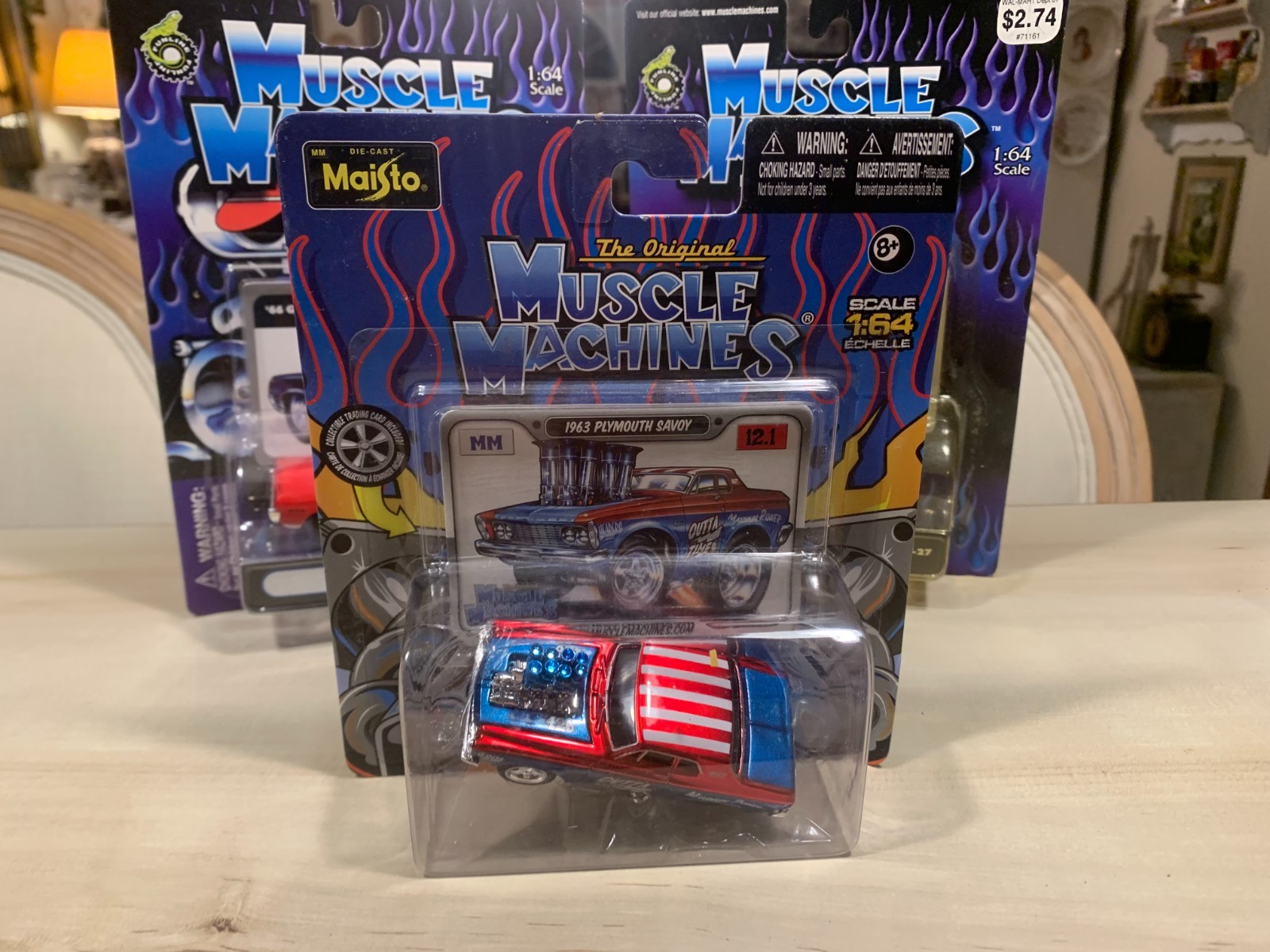 Maisto Muscle Machines 1963 Plymouth Savoy Stars & Stripes 1:64 Diecast