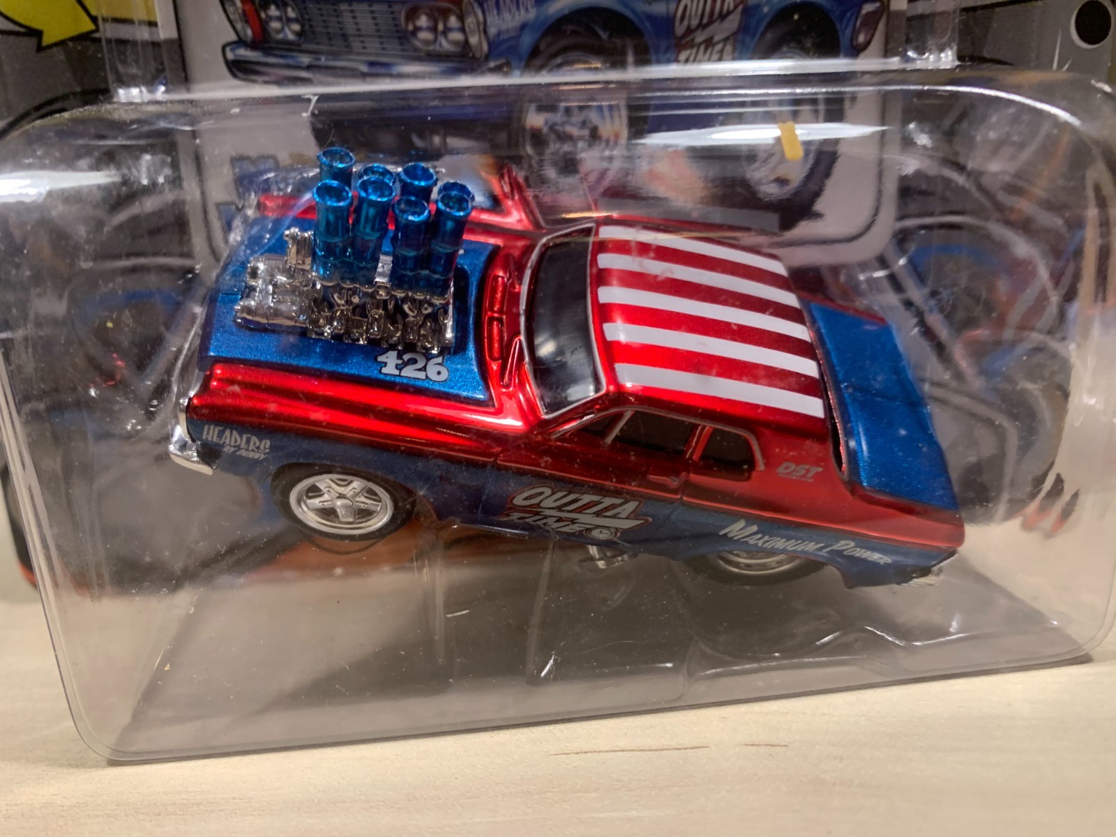 Maisto Muscle Machines 1963 Plymouth Savoy Stars & Stripes 1:64 Diecast - Image 2