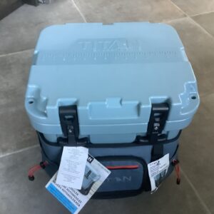 Enfriador Titan Roto-Moldeado 18,8 L 4 días de retención de hielo, cofre de hielo de alta resistencia-