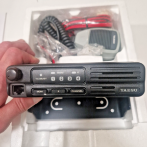 Transceptor móvil Yaesu Vertex VX-2000U 4 canales, banda D, UHF (nuevo en caja)-