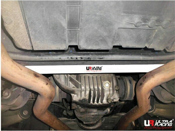 Barra inferior trasera Ultra Racing para BMW E53 (X5) 1999-2006 4,4 4x4 (2 puntos)-