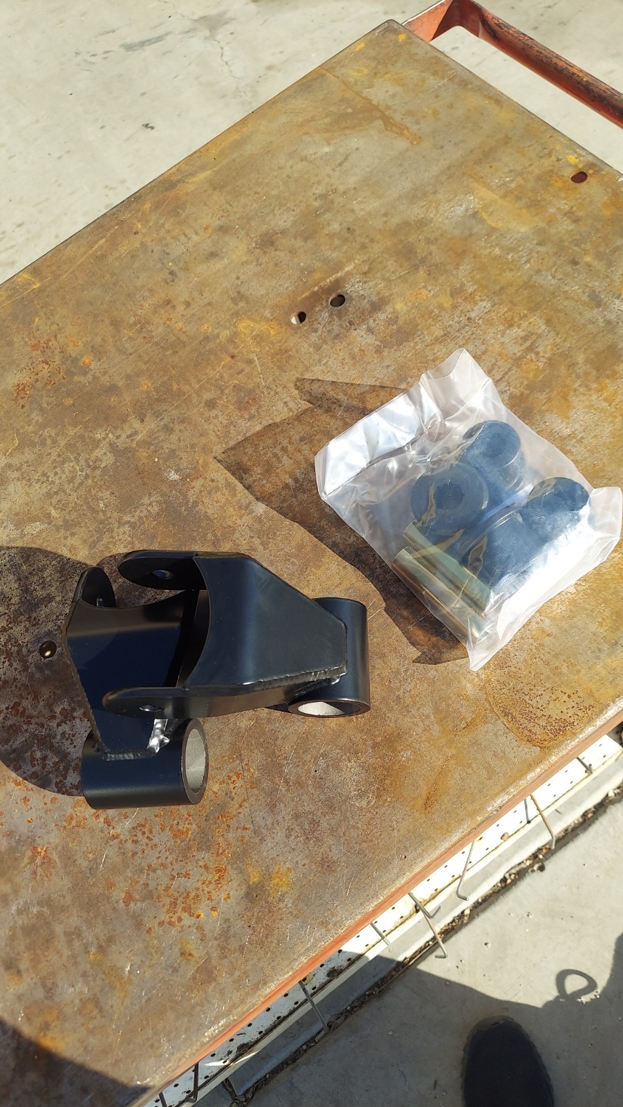 Grilletes traseros OEM de alta resistencia – Silverado & Sierra 1500 (1999–2018)- - Image 3