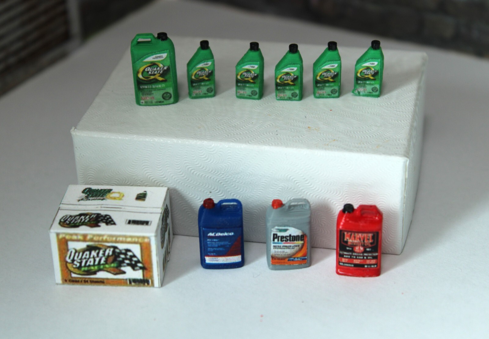 1/18 or 1/24; USelect Quaker State oil products Diorama, shop, Garage; 10 items - Image 3
