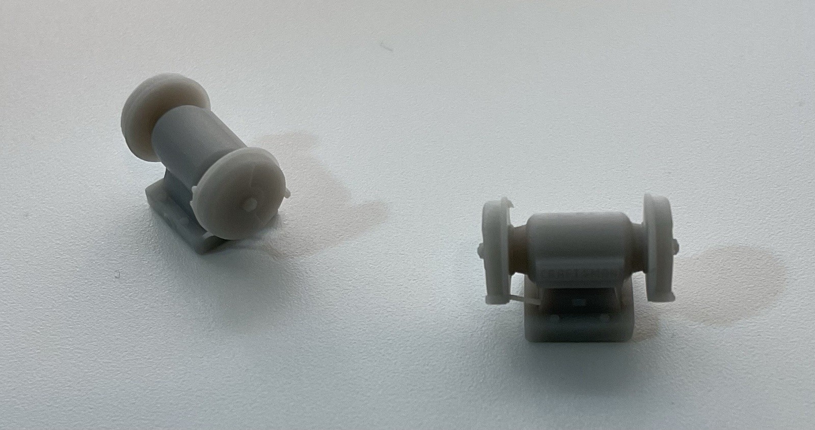 1/25 Scale Bench Grinders High Detail 3D Resin for Garage Shop Dioramas (2-Pack) - Image 2