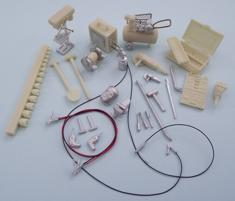 Kit Form Services 245/TQ164 Workshop,Bench tools, 1/25th Scale w/ Instructions