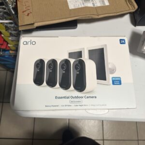 Cámara exterior Arlo Essential 2da generación (sistema de 4 cámaras) + paneles solares - nueva sellada-