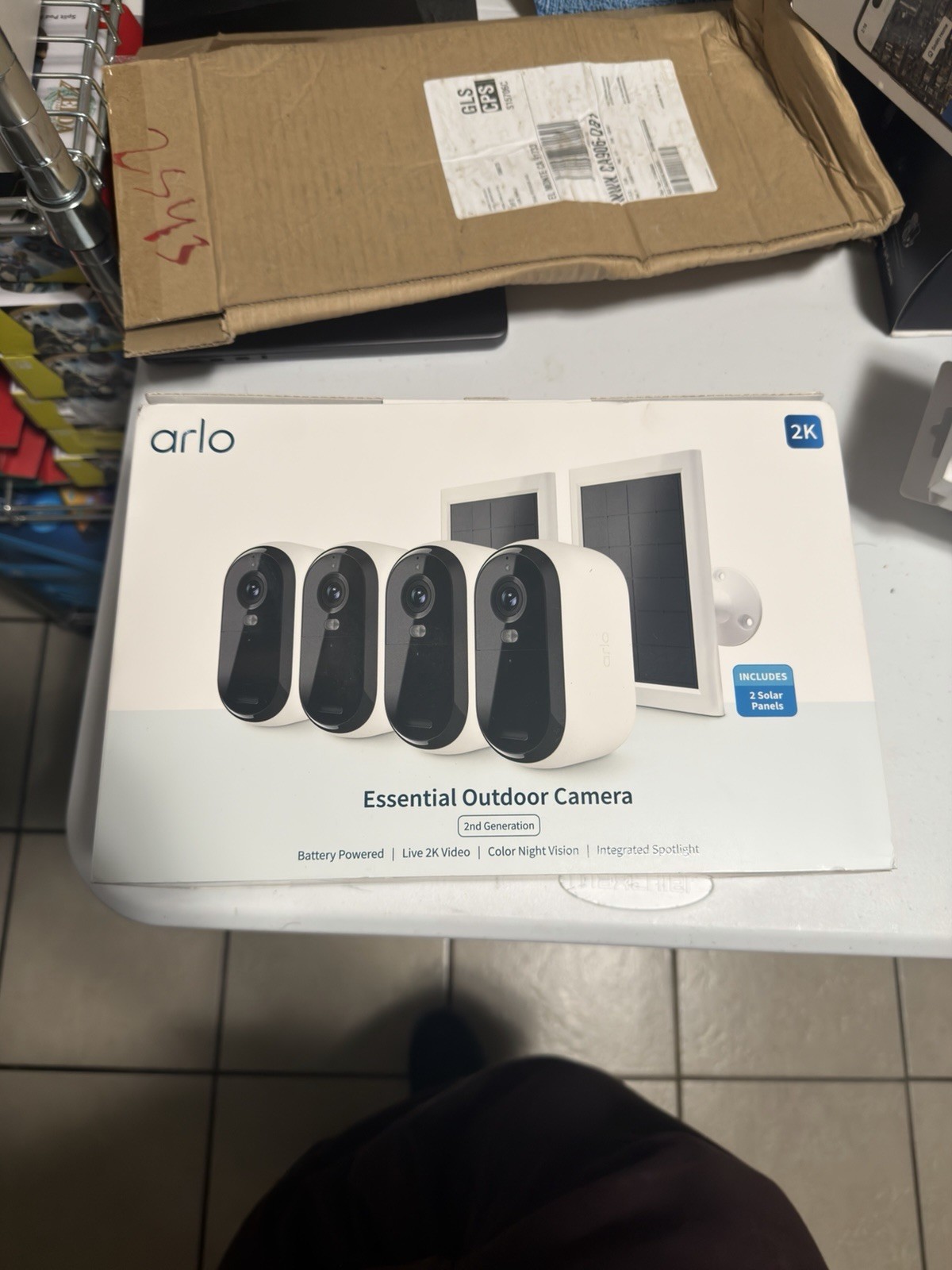 Cámara exterior Arlo Essential 2da generación (sistema de 4 cámaras) + paneles solares - nueva sellada-