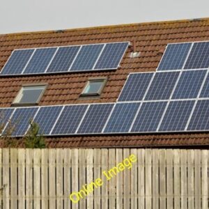 Foto 6x4 Paneles solares domésticos, Newtownards Paneles solares en el techo de c2014-