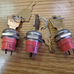 Tres interruptores llave serie C&K 121 "Y" 125vac 4a SPDT-