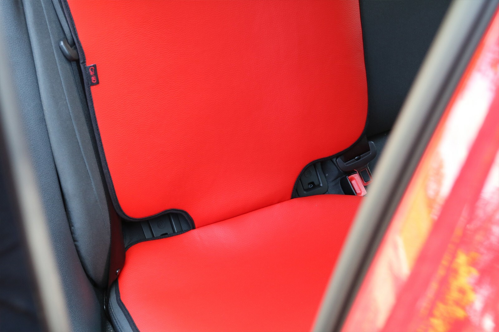 Funda de cuero artificial debajo del asiento infantil protector de asiento de coche de bebé- - Image 3