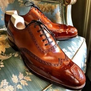 Zapatos de vestir Oxford con punta de ala pátina de coñac hechos a medida: zapatos de vestir de cuero de alto brillo-